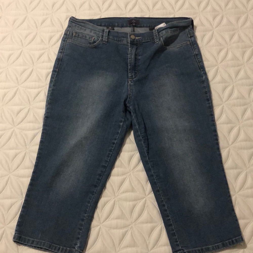 Medium blue cropped jeans